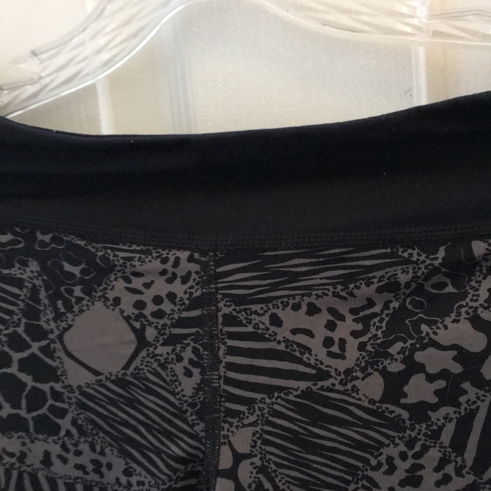 FINAL MARKDOWN Ladies Zumba wear capris medium - Picture 3 of 4